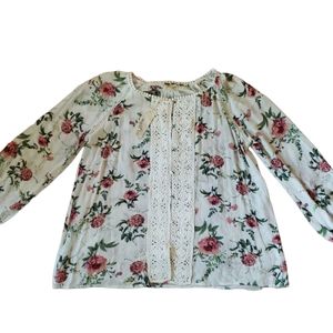 Mystree Oversized Boho Long Sleeve Floral and Lace Shirt. White and Pink…